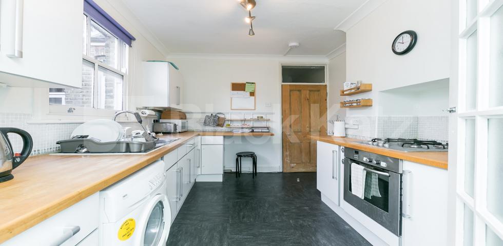 			LARGE 1 DOUBLE BEDROOM PROPERTY!, 1 Bedroom, 1 bath, 1 reception Flat			 Terront Road, HARRINGAY N4